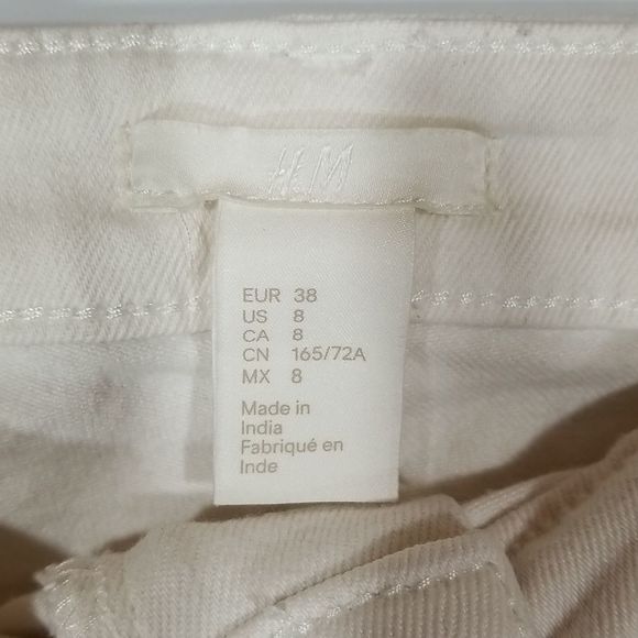 H&M White Jean Shorts Size 8 Womens White Distressed 5 Pocket Raw Hemm - Picture 2 of 8